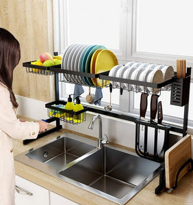 Grille pour sécher la vaisselle sur l'évier de cuisine en acier inoxydable